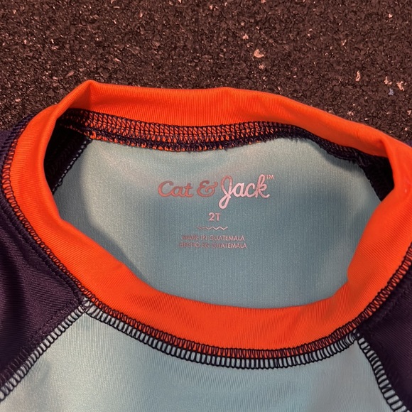 Cat & Jack Toddler Boys Swim Shirt Size 2 - Picture 2 of 3